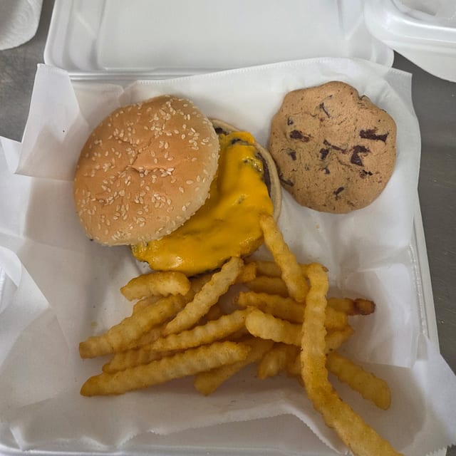 Kids' Cheeseburger Meal (Fries).