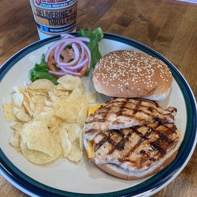 Grilled Chicken Sandwich w/Chips.